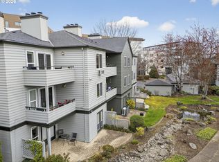 4970 S Landing Dr Unit 304, Portland, OR 97239