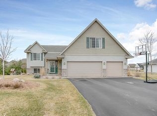 6072 Goodview Trail Bay N, Hugo, MN 55038