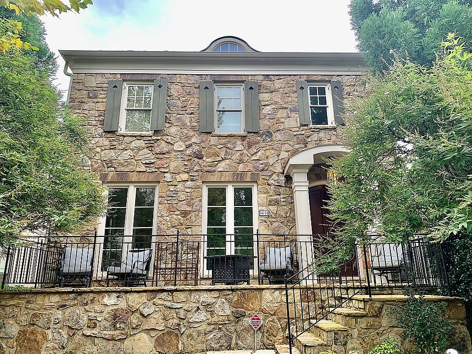 Front of the house 
