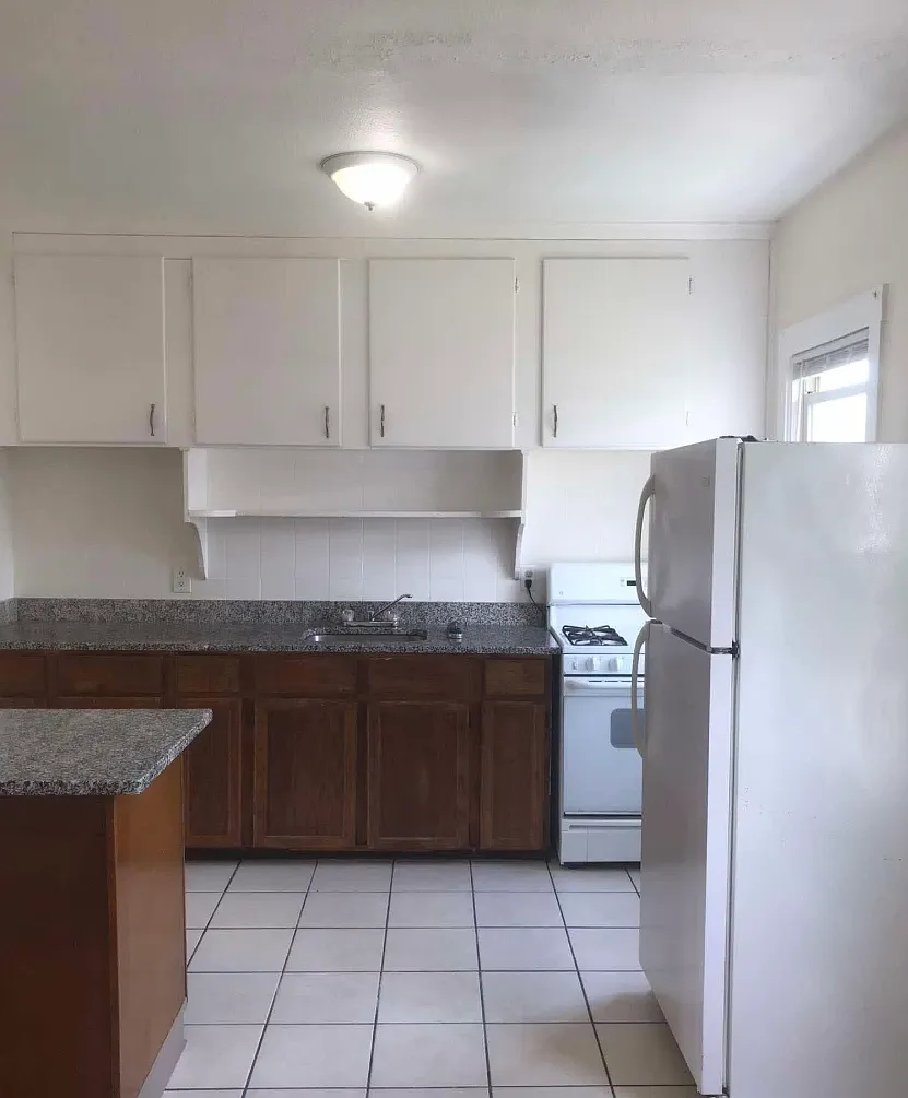 118 Seabury St Unit 2N Fall River Centrally Located 3 Bed/1 Bath — Photo 2