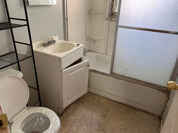 5th image of 540 Seargent Ave