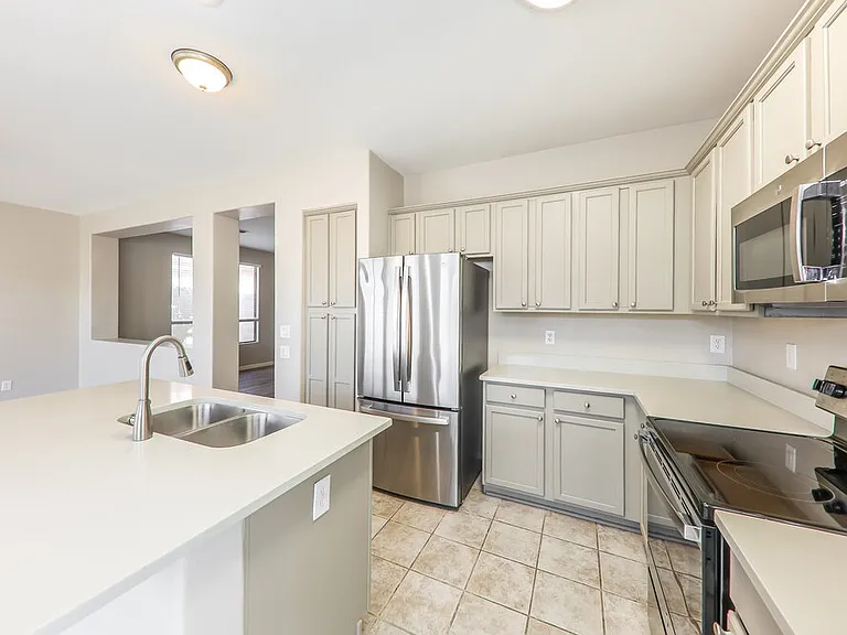 15233 W Banff Ln — Photo 7