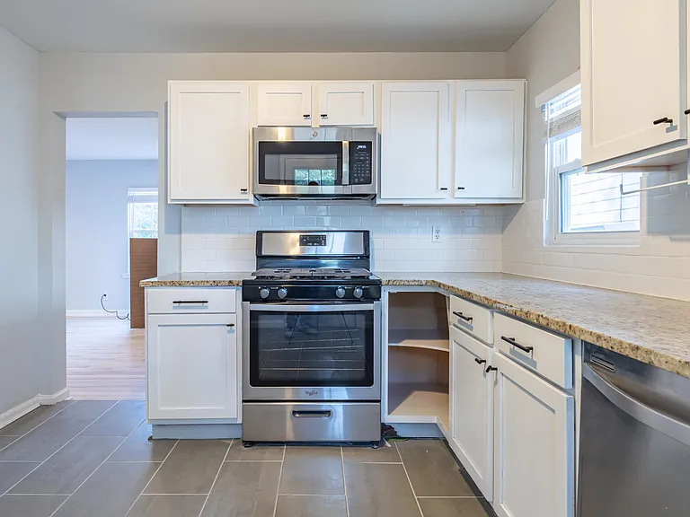 211 Sisson Ave NE — Photo 17