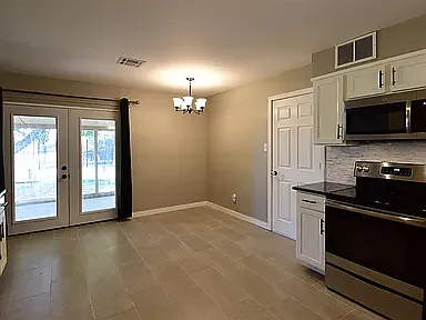123 SE Surrey Ln — Photo 16