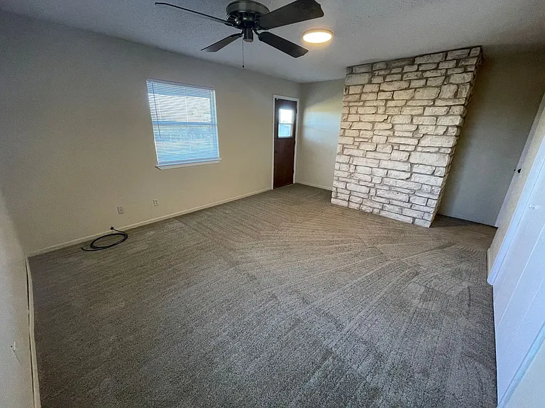 552 Lawson Ln — Photo 23