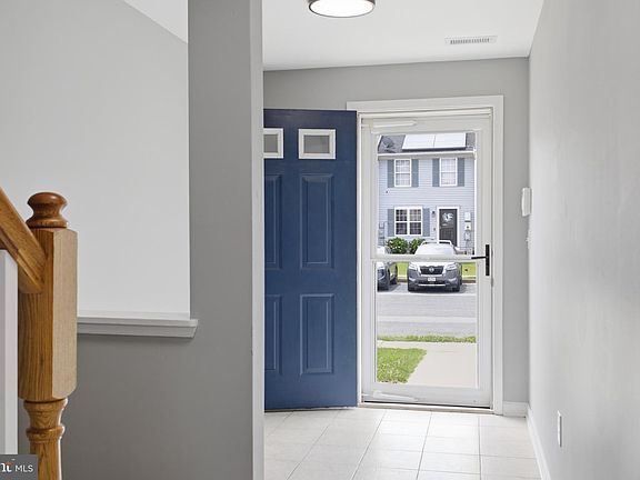4th image of 4 Blue Spire Cir