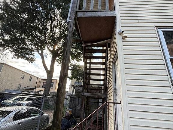 4th image of 210 Berkeley Ave