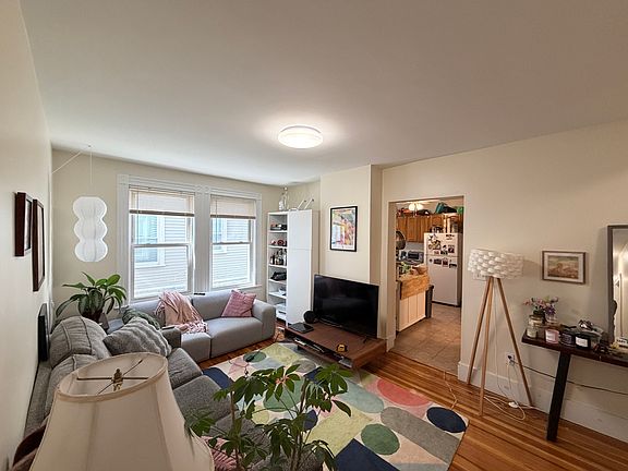4th image of 323 Columbia St APT 1