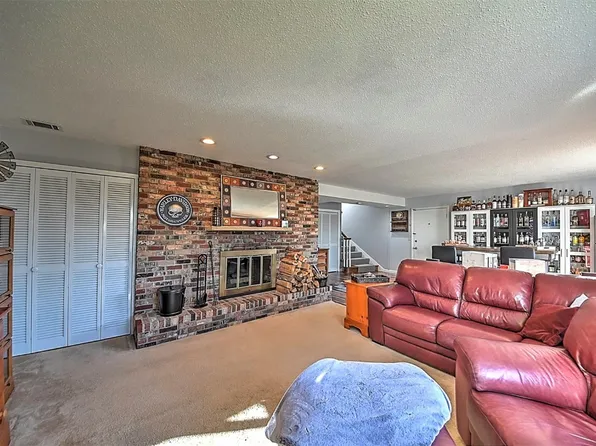 2907 Applewood Pl NE, Cedar Rapids, IA 52402