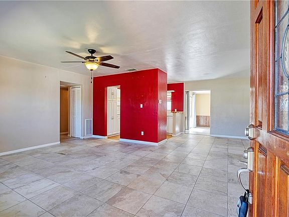 5th image of 1301 Stratford Dr