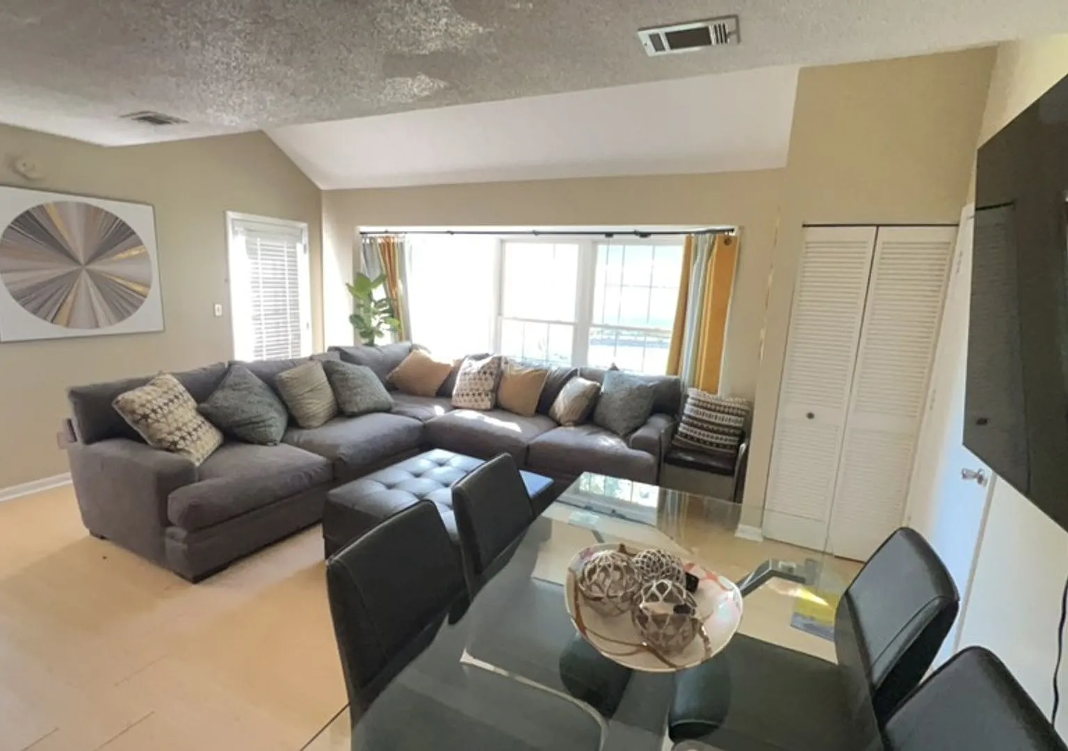This 2 bedroom/1.5 bath condo has it all! — Photo 4