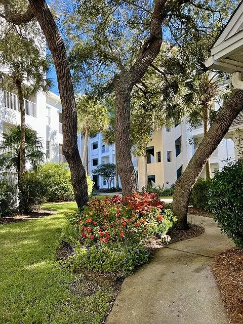 2 bed, 966 sqft, $1,800 — Photo 2
