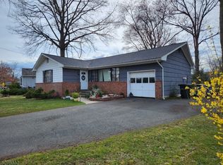 19 Seville Dr, Somerville, NJ 08876