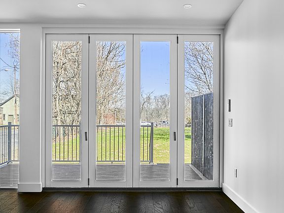 4th image of 72-74 Green St #72A