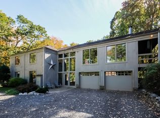 15 Sand Hill Rd, Sandy Hook, CT 06482
