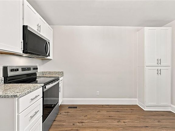 5th image of 4861 Elmhurst Ave