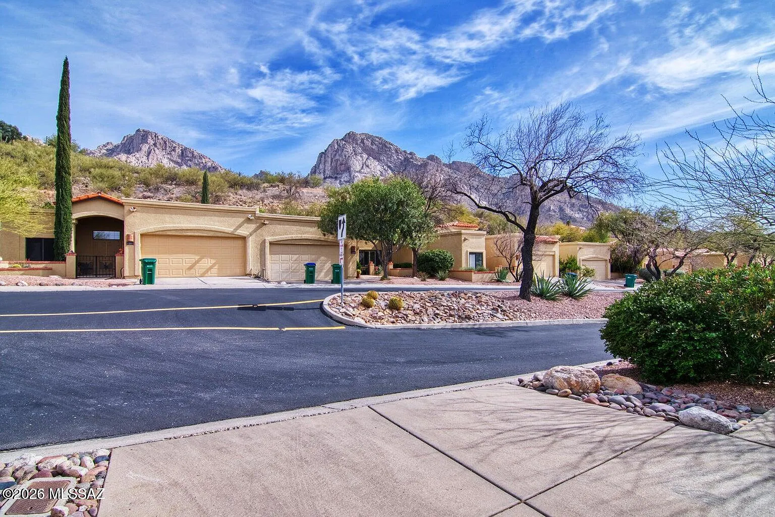 3 bed, 2.5 bath, 1561 sqft, $3,400 — Photo 3