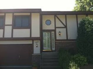 1015 Pontiac Ct, Chanhassen, MN 55317