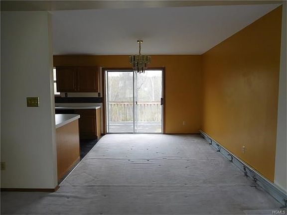 3rd image of 10 Blueberry Ln