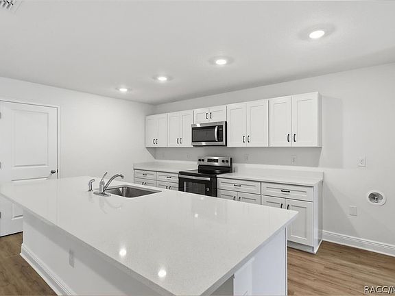 3rd image of 3324 W Gainesville Dr