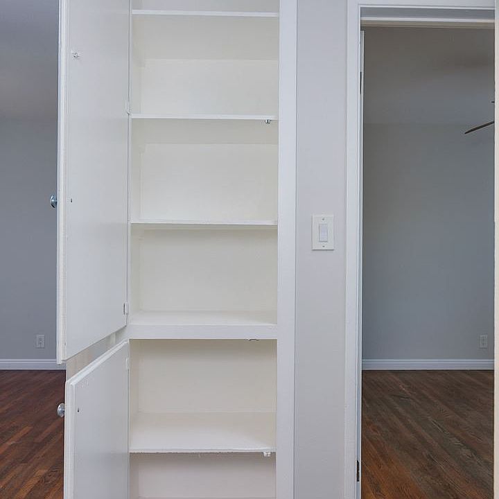 1st image of 733 W Crescent Dr #5633011