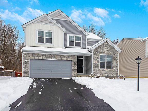 3rd image of 244 Glen Crossing Dr