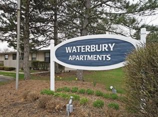 124 Waterbury Ct, Westland, MI 48186