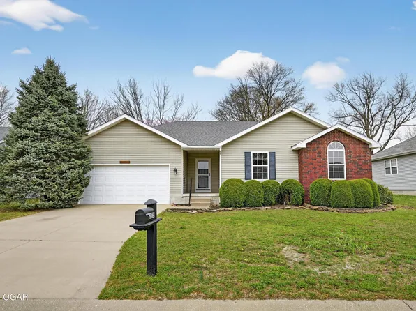 1315 Skyline Dr, Carthage, MO 64836