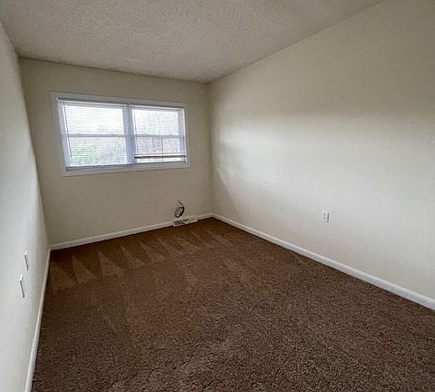 5th image of 43 Dogwood Ct #0