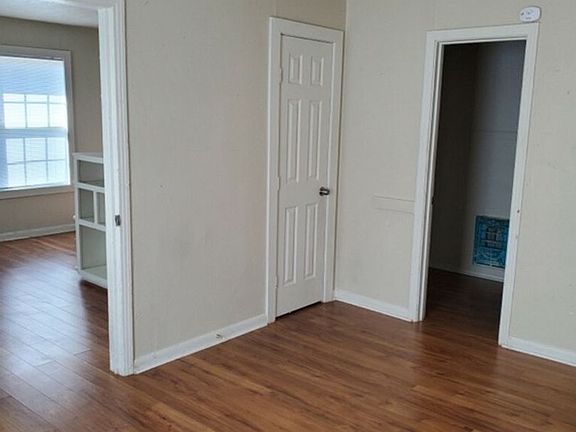 3rd image of 1704-1706 Mulford St #1704