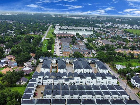 3rd image of 9016 Lonestar River Ln