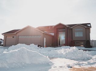 2423 4th Ave SW, Minot, ND 58701