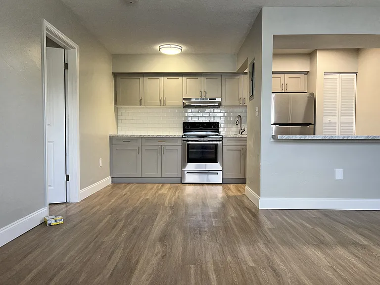 Biscayne Gardens Apartments — Photo 11