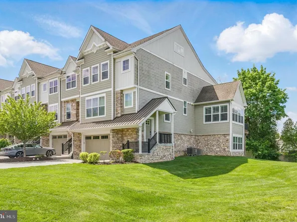 4 New Countryside Dr, West Chester, PA 19382