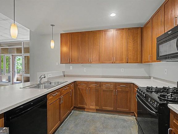 3rd image of 845 Spring St NW Unit 130