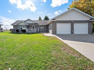 805 E 2nd St N, Truman, MN 56088