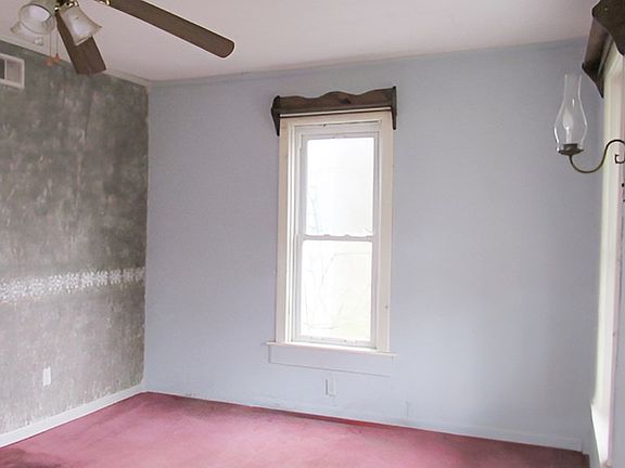 4th image of 106 Vine St