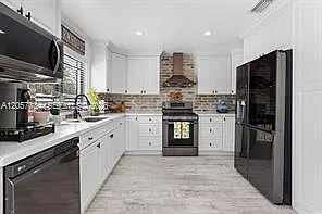 4328 SW 9th Ter — Photo 9