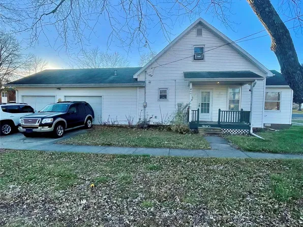 224 Vine St, Greenville, IL 62246