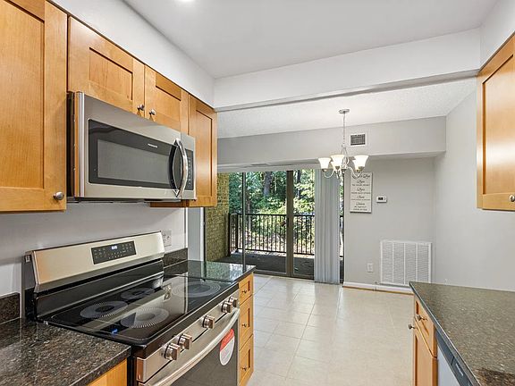 Kitchen/dining room and balcony