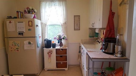 3rd image of 4 Pearl Ave