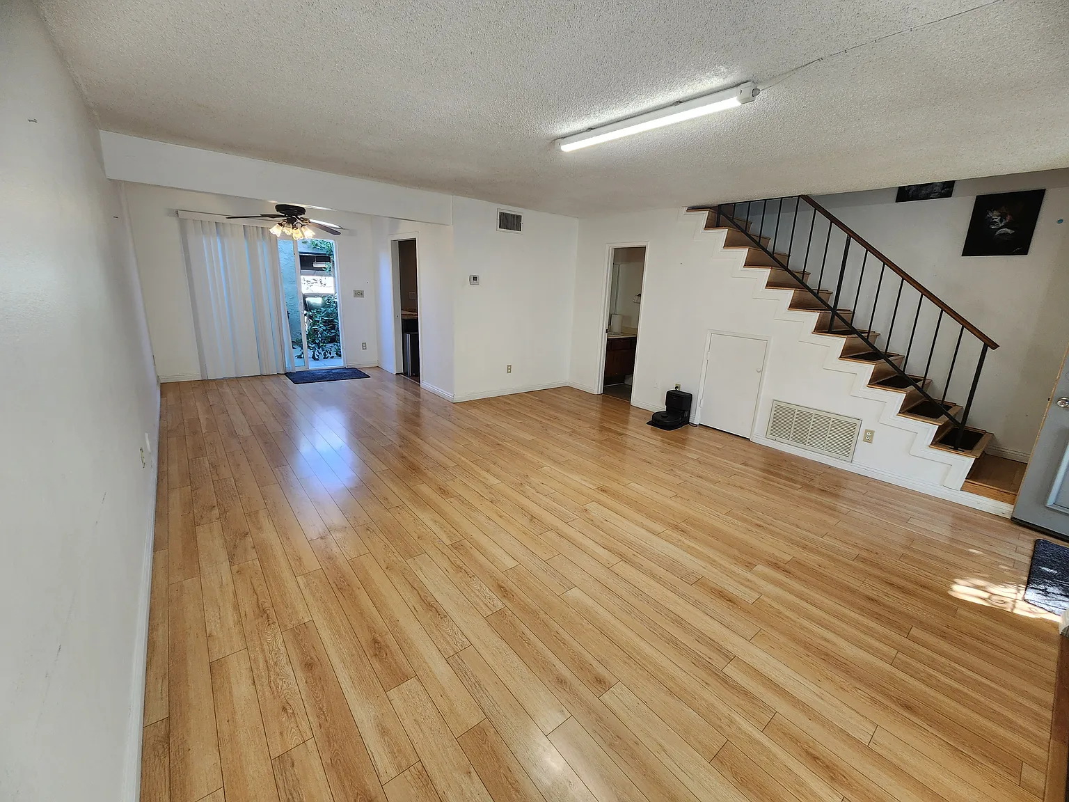 2 bed, 2.5 bath, 1109 sqft, $3,200 — Photo 3