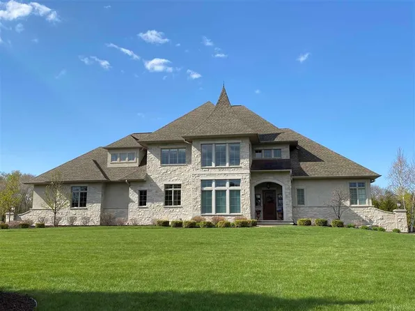 822 Yorkshire Rd, Neenah, WI 54956