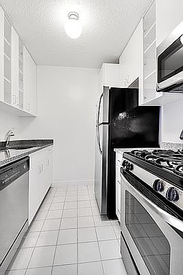 3rd image of 247 W 87th St APT 11H