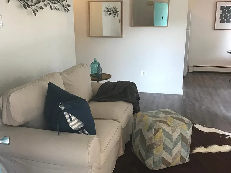 821 E 7th St #1 — Photo 3