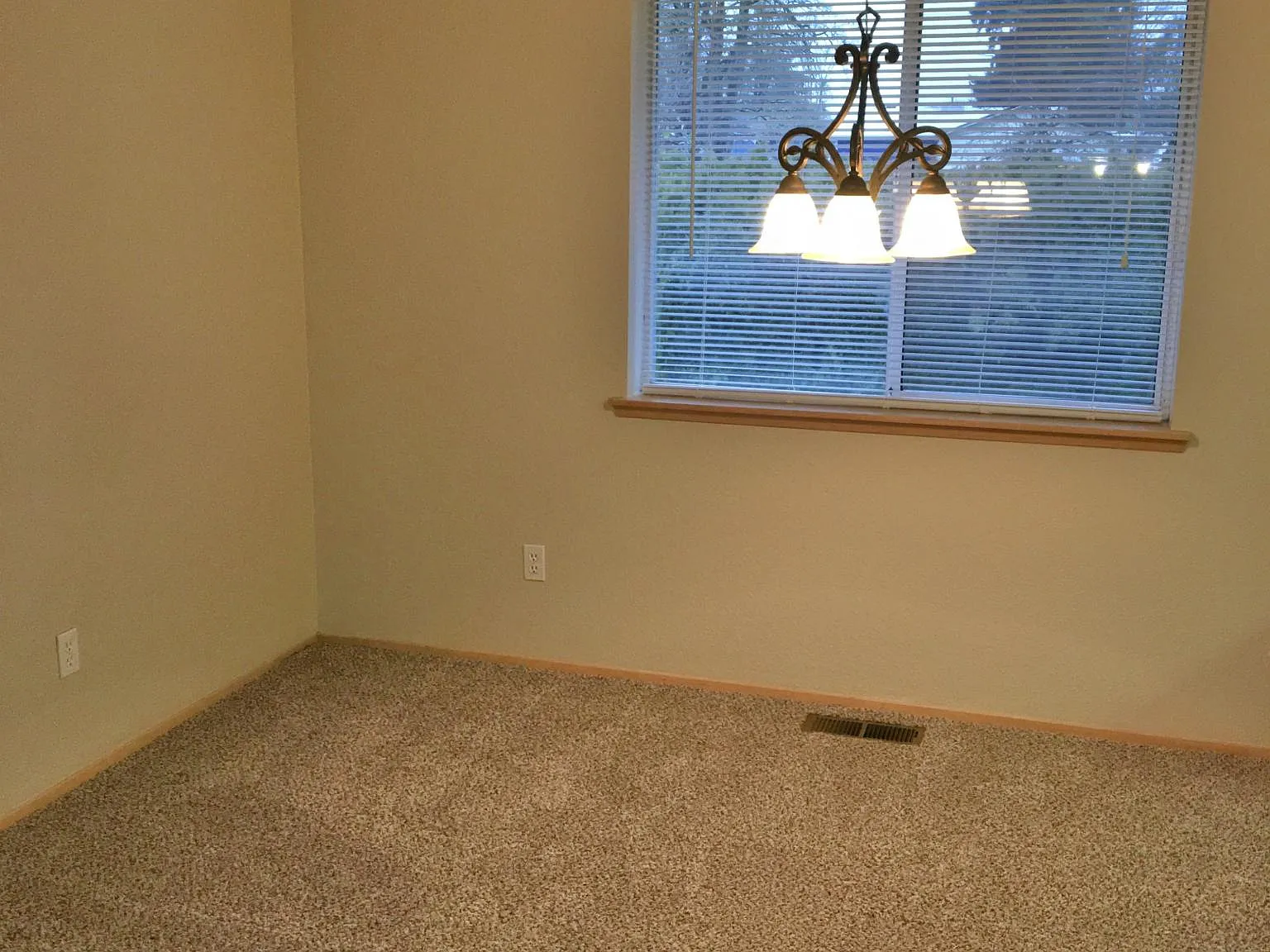 2 bed, 900 sqft, $1,995 — Photo 3