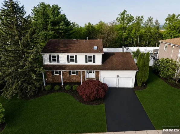 76 Point View Pkwy, Wayne, NJ 07470