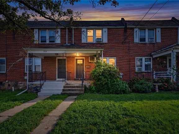 3rd image of 705 Spring St