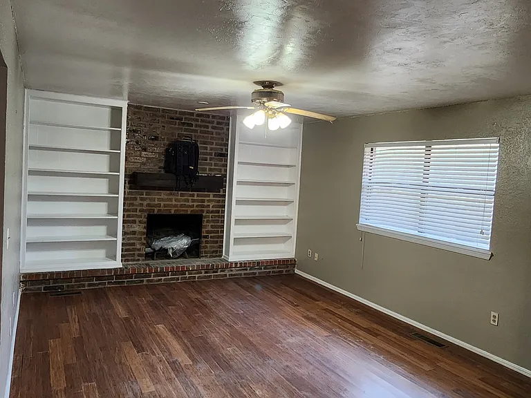 1029 Linn Ln — Photo 3