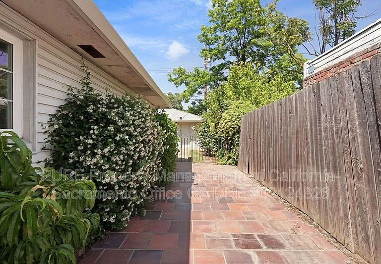 5201 T St — Photo 37